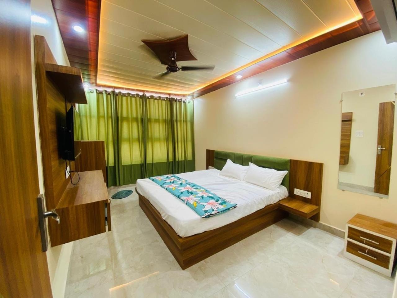The Raman Palace- A Budget Hotel Mathura Exterior foto