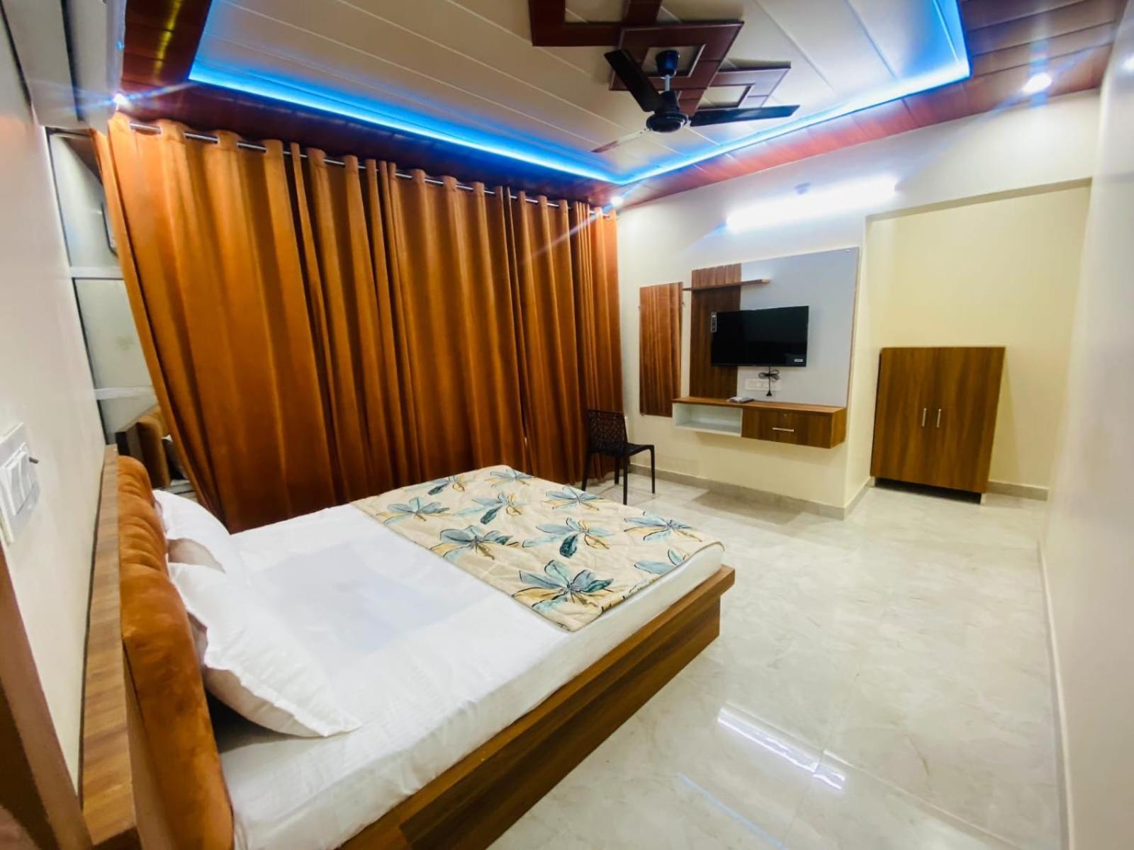 The Raman Palace- A Budget Hotel Mathura Exterior foto