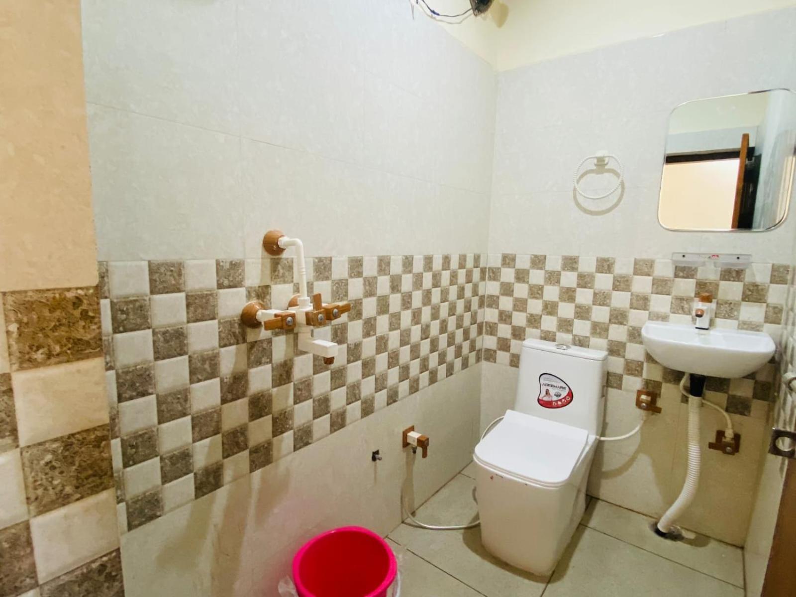 The Raman Palace- A Budget Hotel Mathura Exterior foto