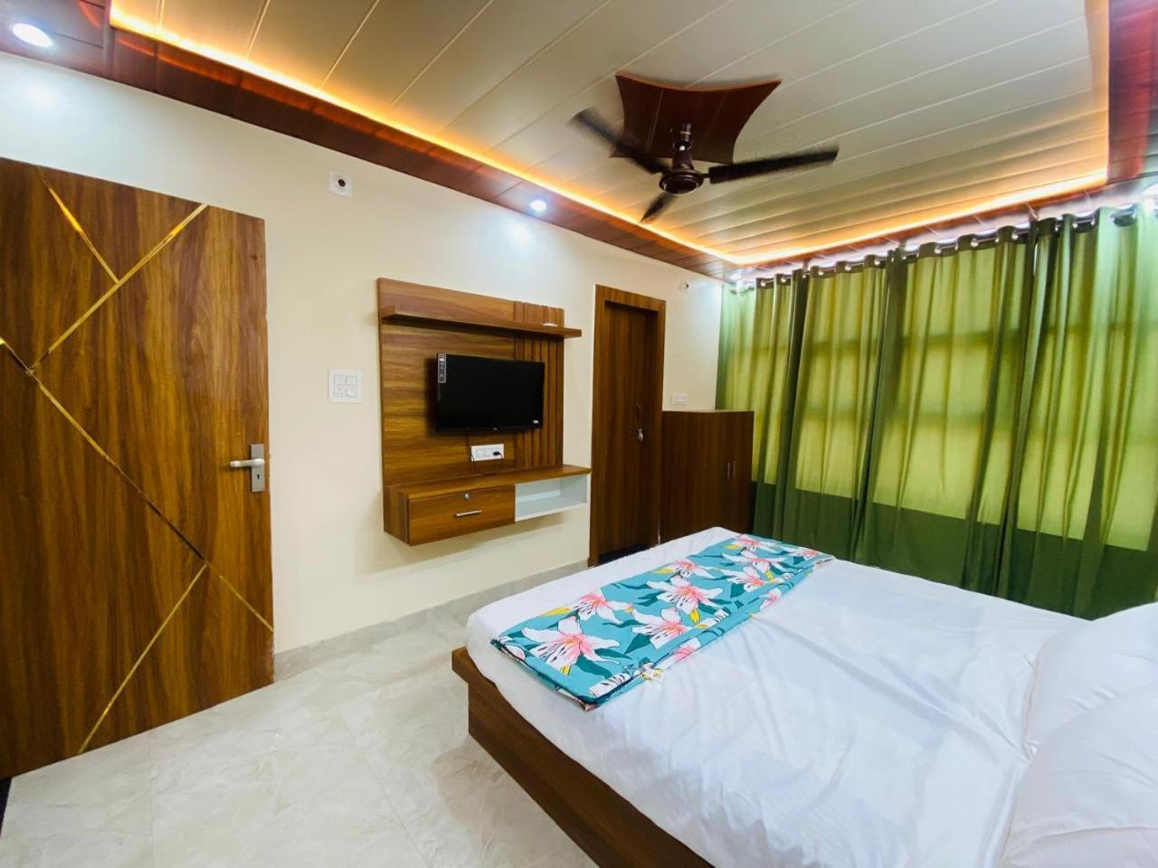The Raman Palace- A Budget Hotel Mathura Exterior foto