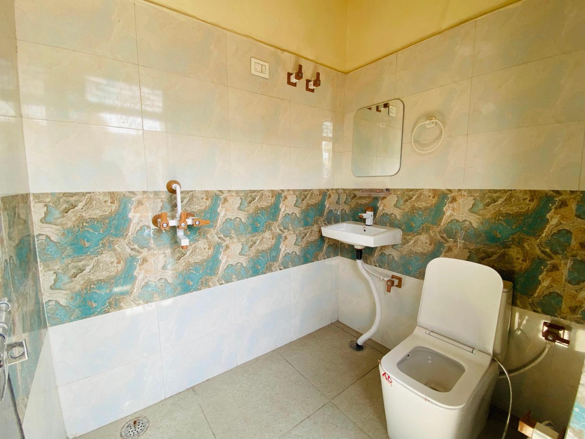 The Raman Palace- A Budget Hotel Mathura Exterior foto